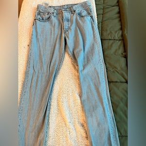 Levi’s light wash boyfriend jeans